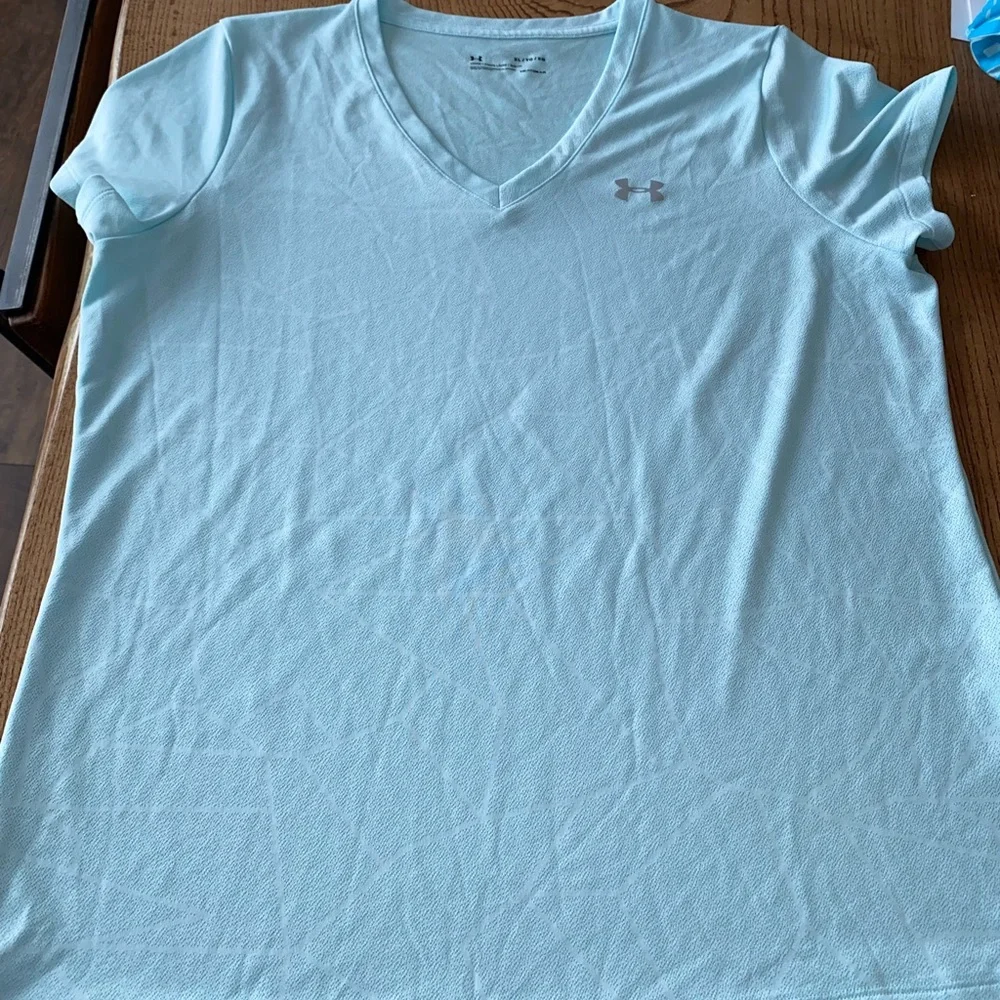 Womens light blue XL under Armour heat gear short sleeved with geometric print - Picture 2 of 5
